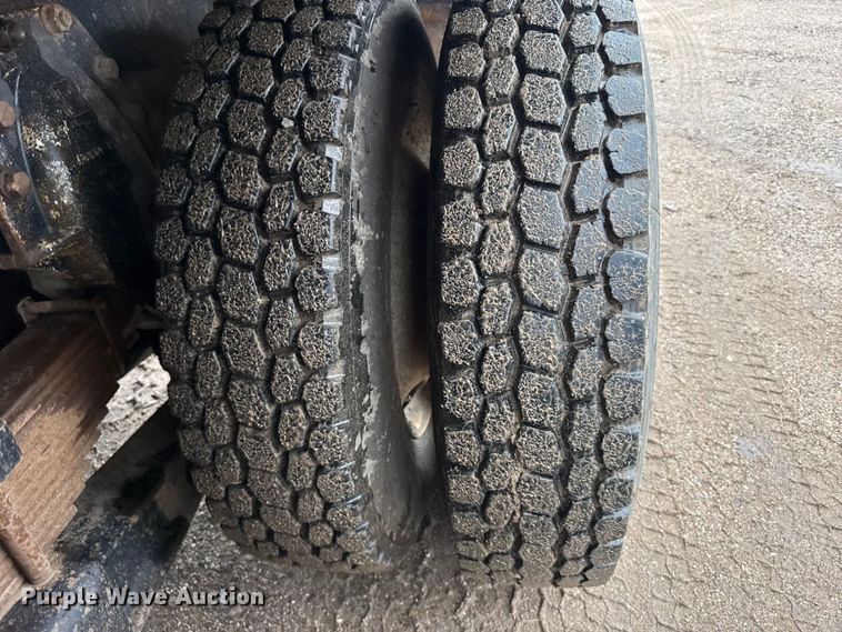 image for item ER2454 2005 Kenworth T800 glider kit winch truck