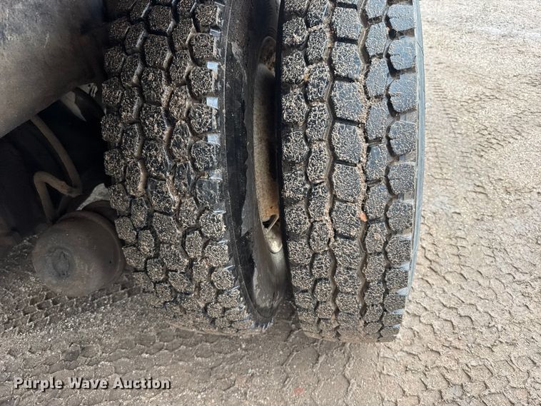 image for item ER2454 2005 Kenworth T800 glider kit winch truck