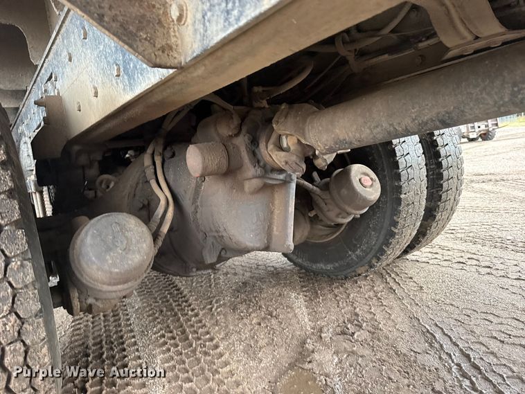 image for item ER2455 2003 Kenworth T800 winch truck