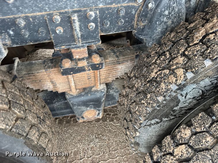 image for item ER2455 2003 Kenworth T800 winch truck