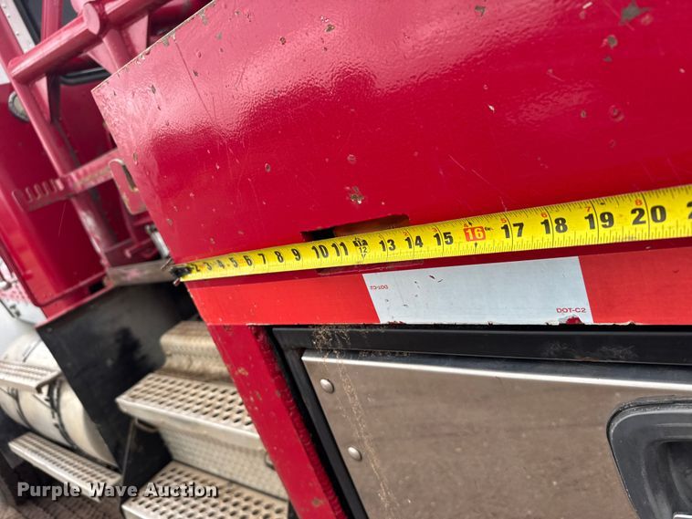 image for item ER2455 2003 Kenworth T800 winch truck