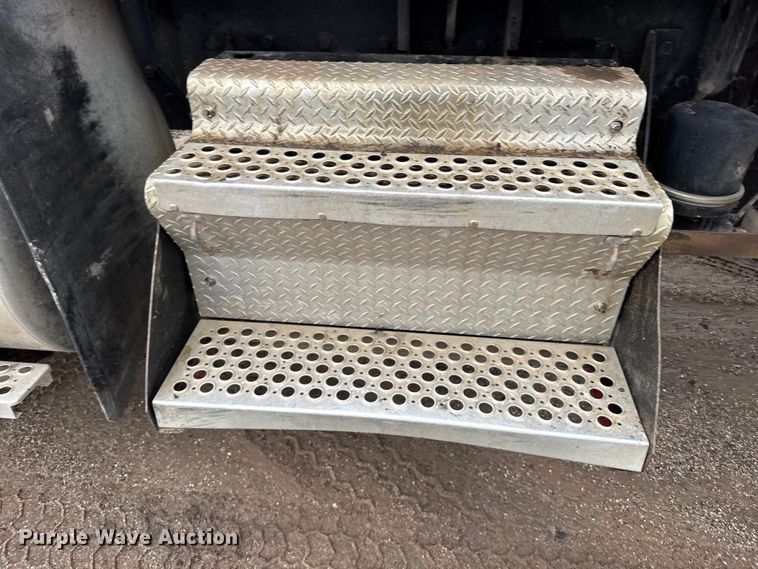 image for item ER2455 2003 Kenworth T800 winch truck