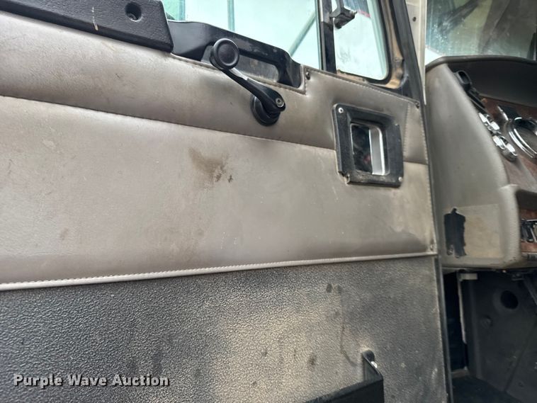 image for item ER2455 2003 Kenworth T800 winch truck