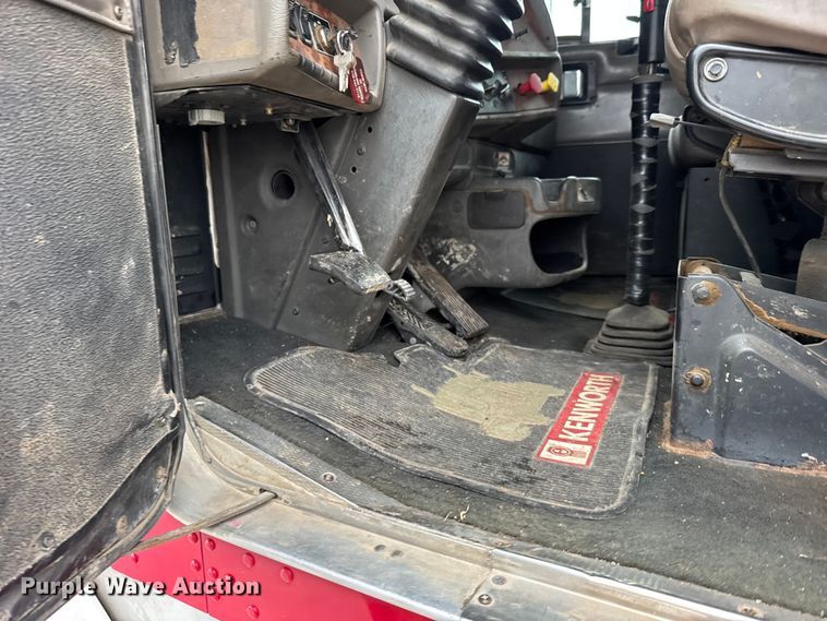 image for item ER2455 2003 Kenworth T800 winch truck