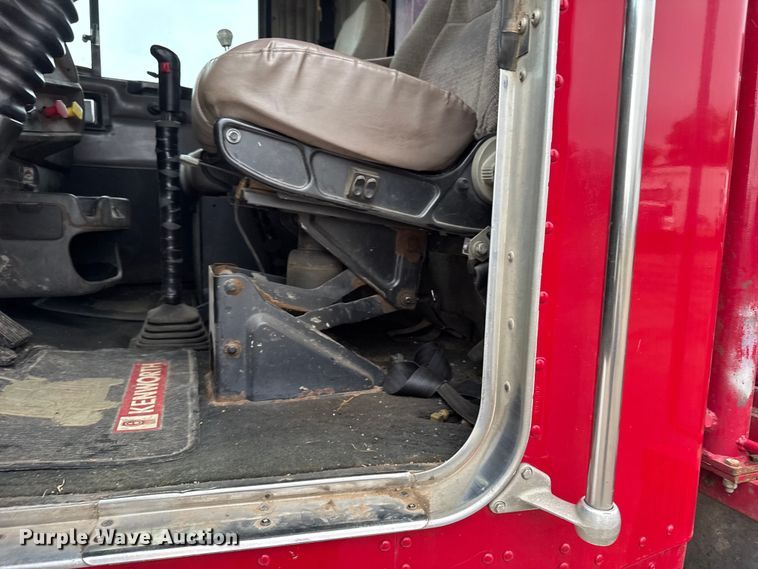 image for item ER2455 2003 Kenworth T800 winch truck