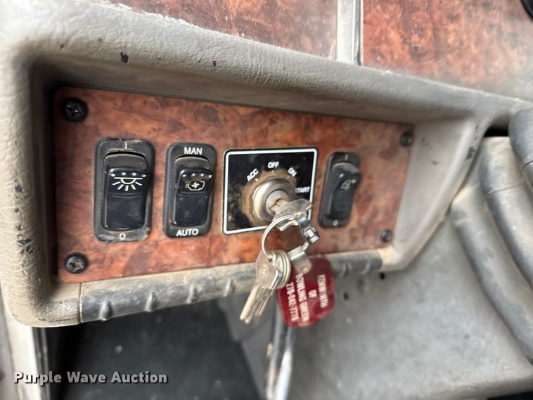 image for item ER2455 2003 Kenworth T800 winch truck