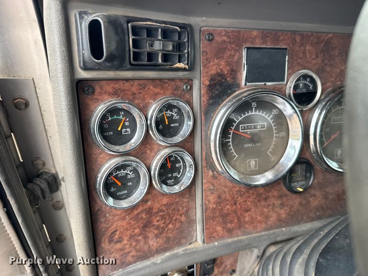 image for item ER2455 2003 Kenworth T800 winch truck