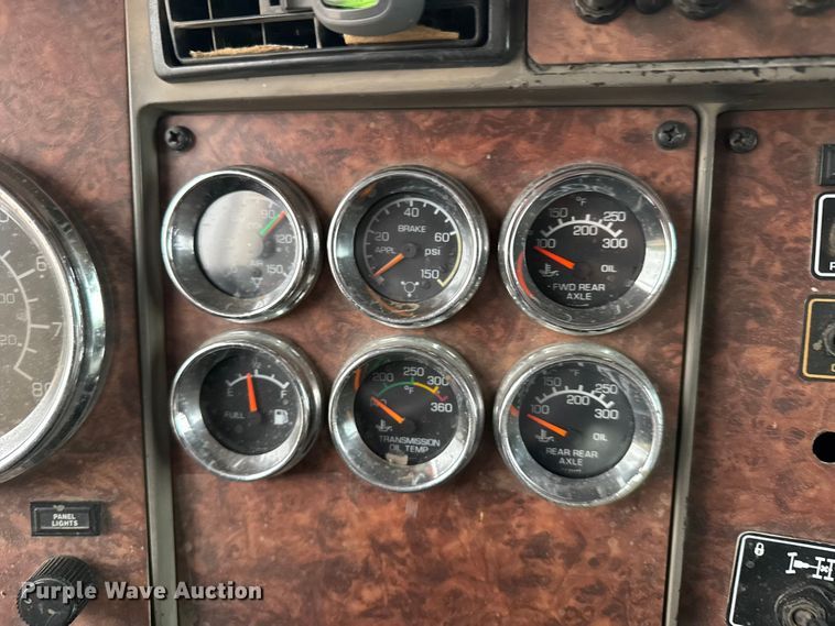 image for item ER2455 2003 Kenworth T800 winch truck