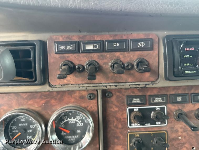 image for item ER2455 2003 Kenworth T800 winch truck