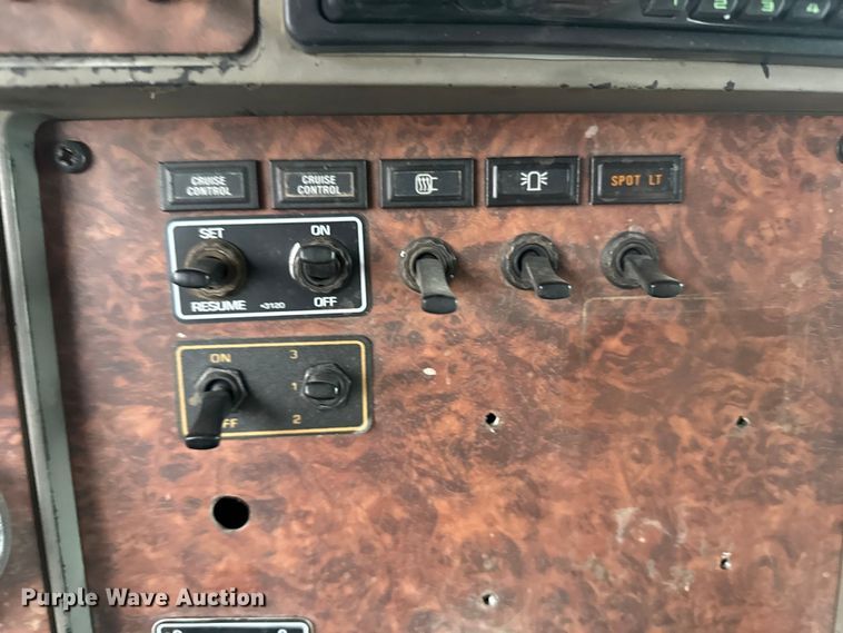 image for item ER2455 2003 Kenworth T800 winch truck