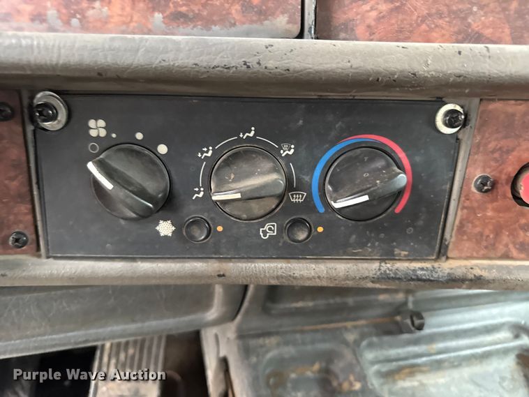 image for item ER2455 2003 Kenworth T800 winch truck