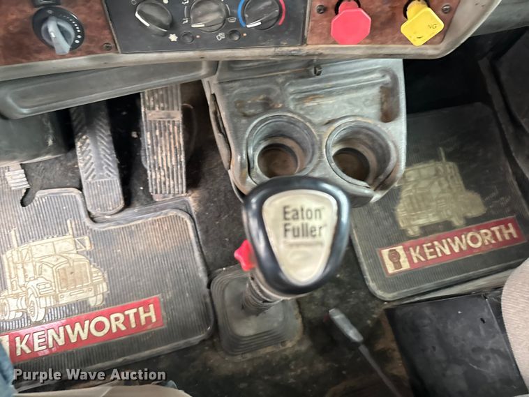 image for item ER2455 2003 Kenworth T800 winch truck