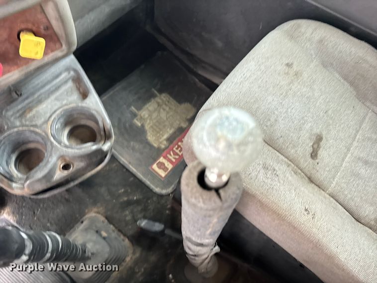 image for item ER2455 2003 Kenworth T800 winch truck