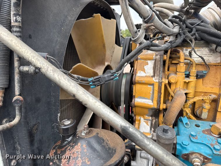 image for item ER2455 2003 Kenworth T800 winch truck