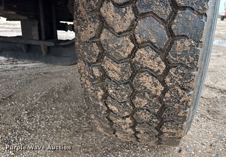 image for item ER2455 2003 Kenworth T800 winch truck