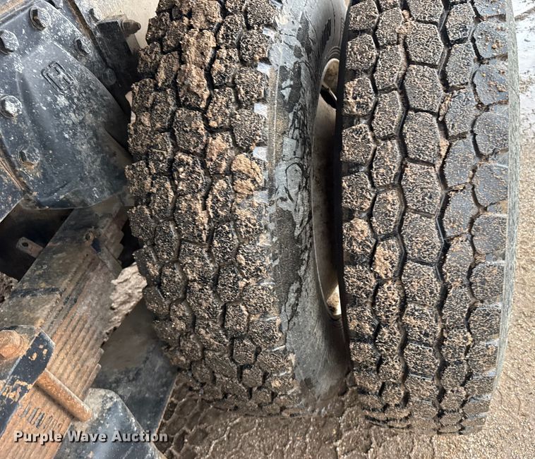 image for item ER2455 2003 Kenworth T800 winch truck