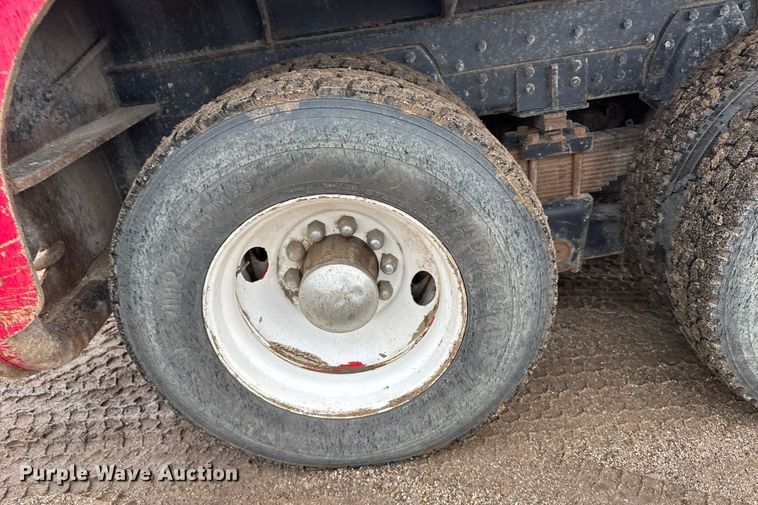 image for item ER2455 2003 Kenworth T800 winch truck