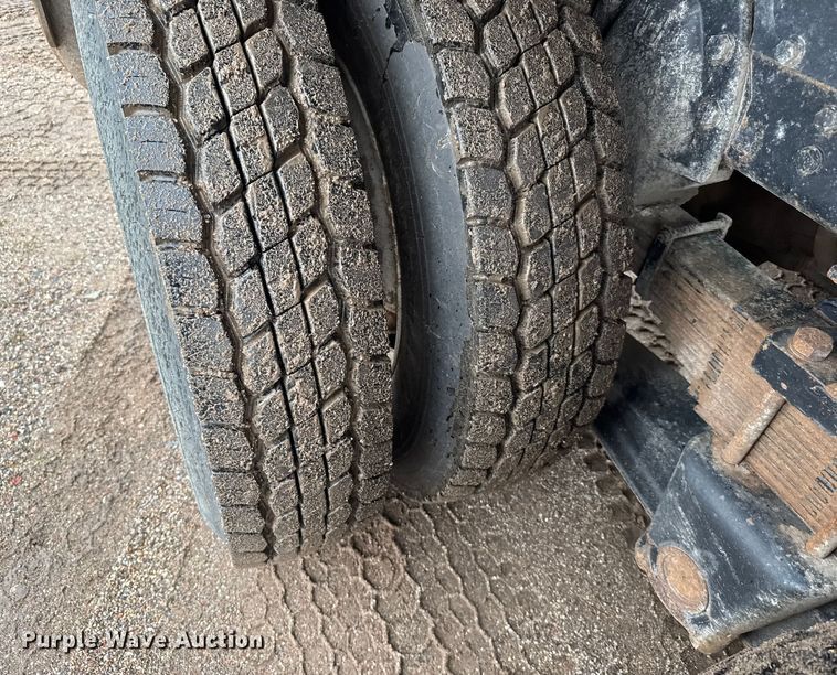 image for item ER2455 2003 Kenworth T800 winch truck