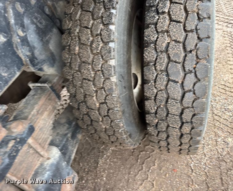 image for item ER2455 2003 Kenworth T800 winch truck