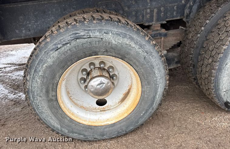 image for item ER2455 2003 Kenworth T800 winch truck