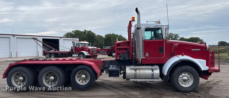 image for item ER2456 1999 Kenworth T800  winch truck