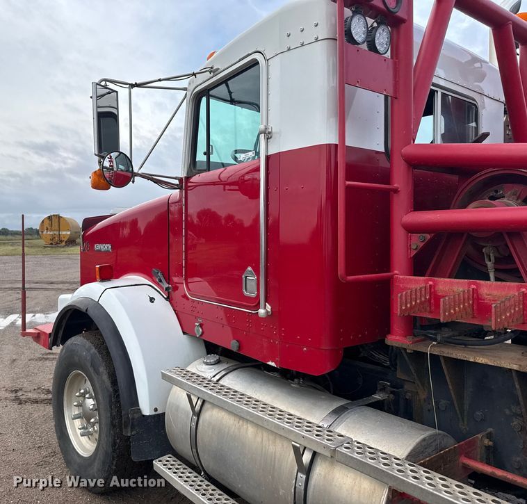 image for item ER2456 1999 Kenworth T800  winch truck