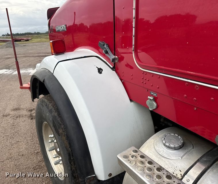 image for item ER2456 1999 Kenworth T800  winch truck