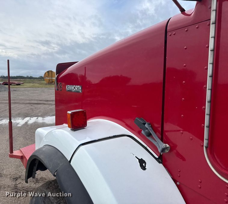 image for item ER2456 1999 Kenworth T800  winch truck