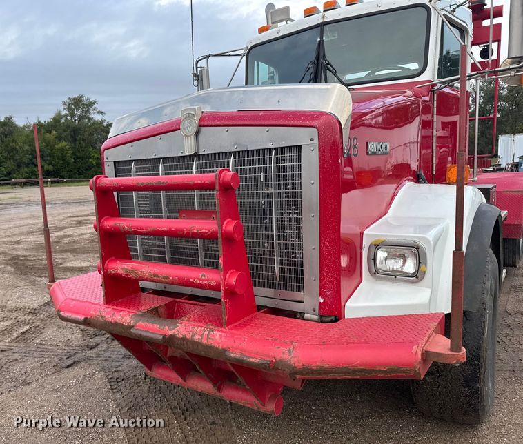 image for item ER2456 1999 Kenworth T800  winch truck