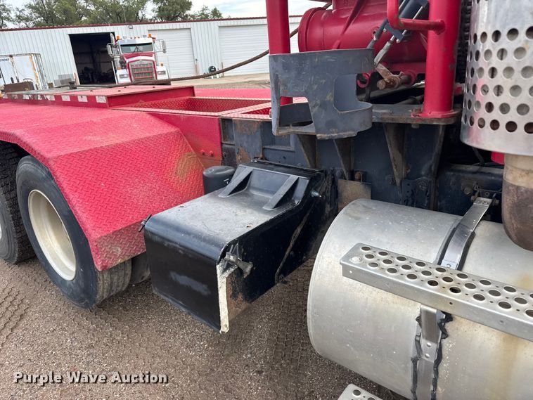 image for item ER2456 1999 Kenworth T800  winch truck