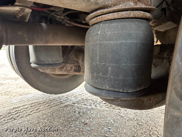 image for item ER2456 1999 Kenworth T800  winch truck