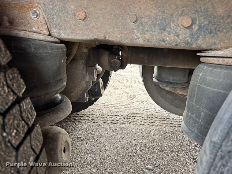 image for item ER2456 1999 Kenworth T800  winch truck