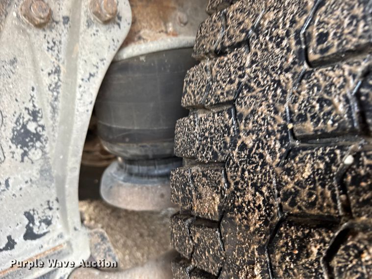 image for item ER2456 1999 Kenworth T800  winch truck