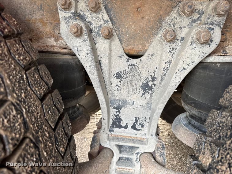 image for item ER2456 1999 Kenworth T800  winch truck