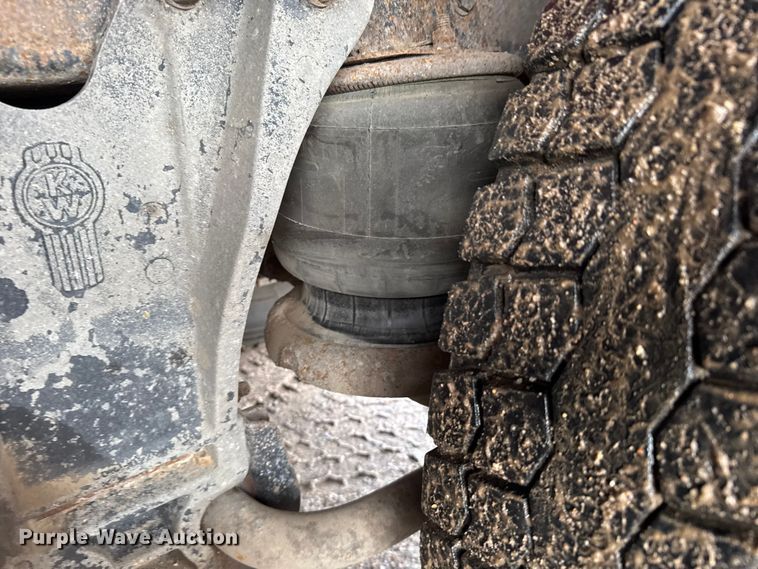 image for item ER2456 1999 Kenworth T800  winch truck