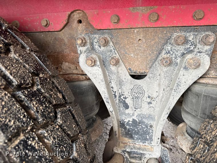 image for item ER2456 1999 Kenworth T800  winch truck