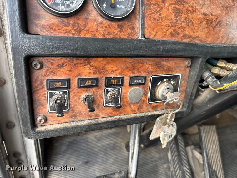 image for item ER2456 1999 Kenworth T800  winch truck