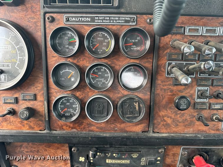 image for item ER2456 1999 Kenworth T800  winch truck