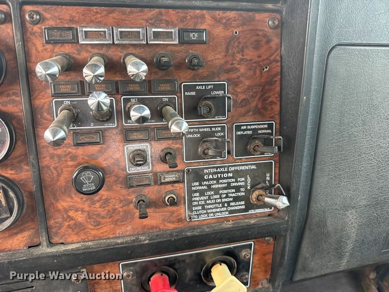 image for item ER2456 1999 Kenworth T800  winch truck