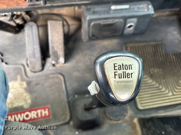 image for item ER2456 1999 Kenworth T800  winch truck