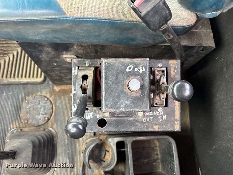 image for item ER2456 1999 Kenworth T800  winch truck