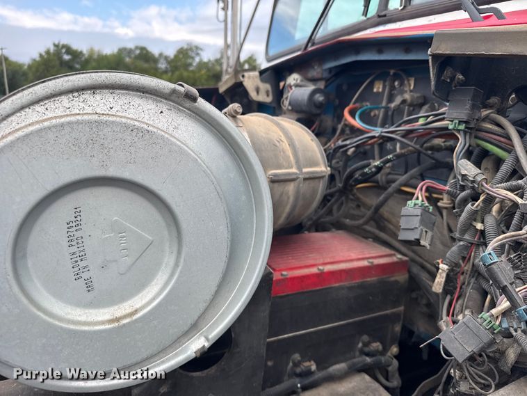 image for item ER2456 1999 Kenworth T800  winch truck