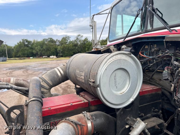 image for item ER2456 1999 Kenworth T800  winch truck