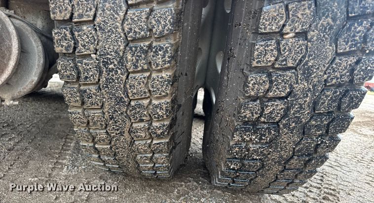 image for item ER2456 1999 Kenworth T800  winch truck