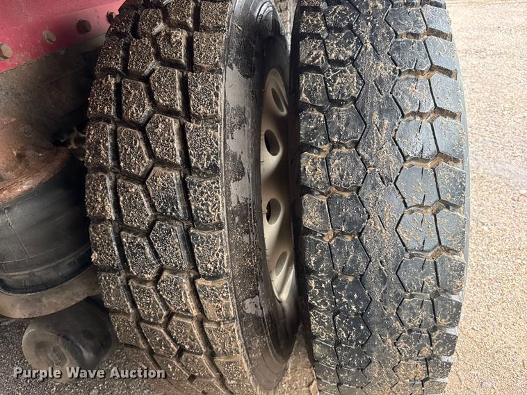 image for item ER2456 1999 Kenworth T800  winch truck