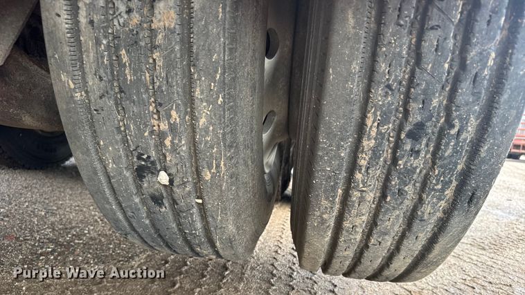 image for item ER2456 1999 Kenworth T800  winch truck