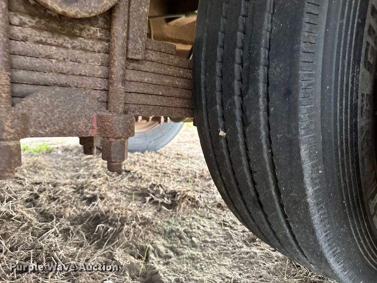 image for item ER2457 2007 Neville Built drop deck oilfield trailer