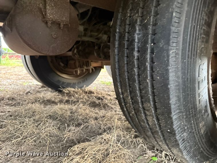 image for item ER2457 2007 Neville Built drop deck oilfield trailer