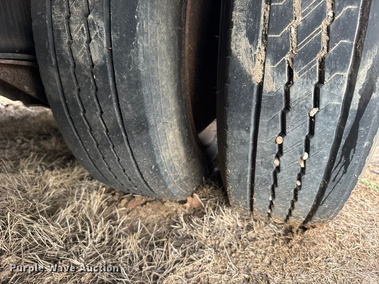 image for item ER2457 2007 Neville Built drop deck oilfield trailer