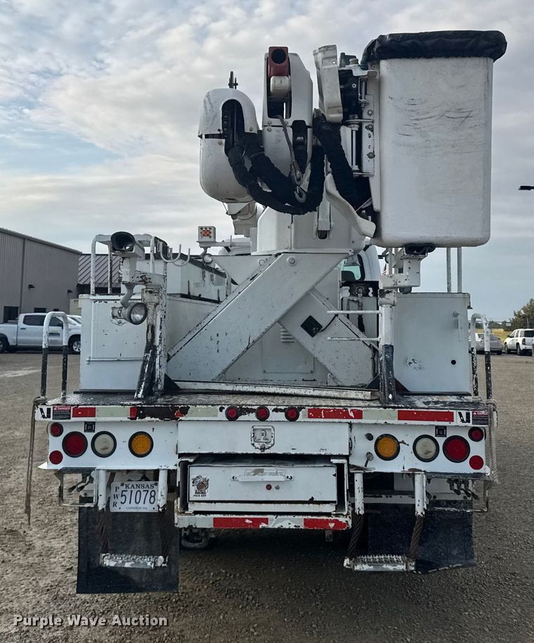 image for item ER2470 2006 Freightliner Business Class M2 bucket truck